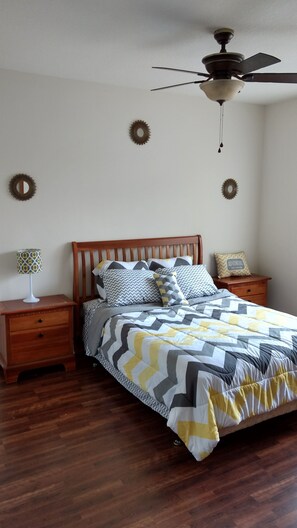 2 bedrooms, iron/ironing board, free WiFi, bed sheets - Fun in the Sun Beachwalk Condo (Fort Myers)