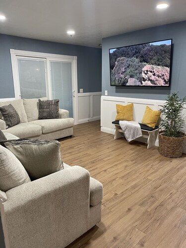 Vegas Resort 2-Bed Condo walking distance to Casinos (Ideal for Long Stays)