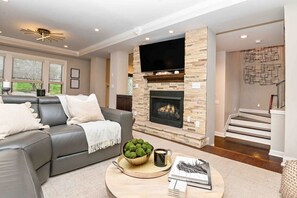 TV, fireplace, stereo