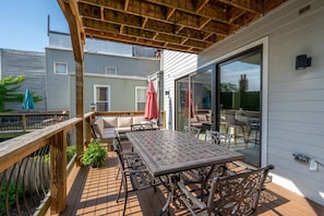 屋外ダイニングエリア