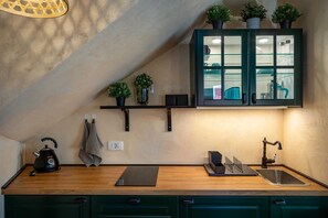 Fridge, stovetop, cookware/dishes/utensils, dining tables