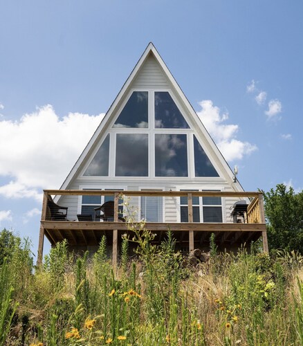 Cedar Falls Modern A-frame on Petit Jean Mountain