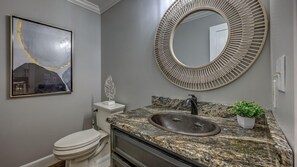 Combined shower/tub, jetted tub, hair dryer, towels