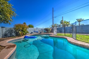 Outdoor pool, a heated pool - South Scottsdale Poolside Getaway! (Scottsdale)