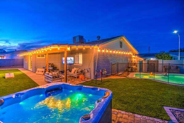 Outdoor spa tub - South Scottsdale Poolside Getaway! (Scottsdale)