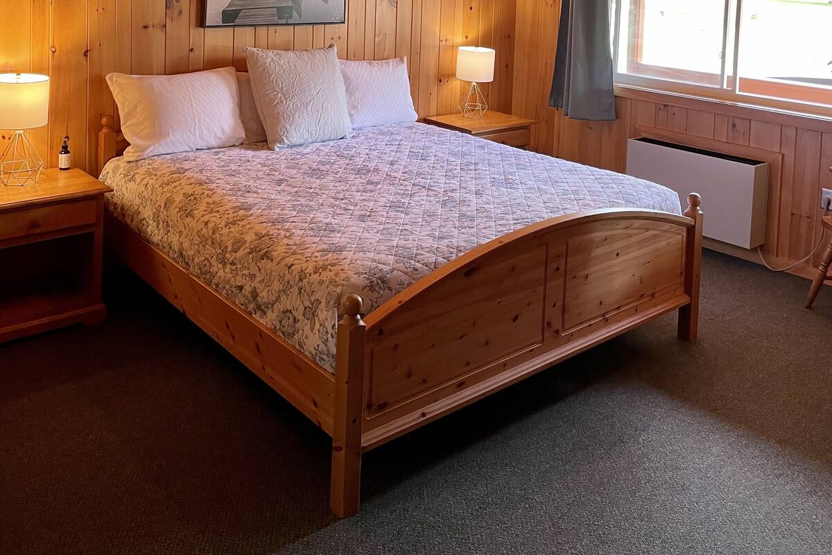 Premium Room, 1 King Bed, Non Smoking, Resort View | Premium bedding, Tempur-Pedic beds, desk, laptop workspace