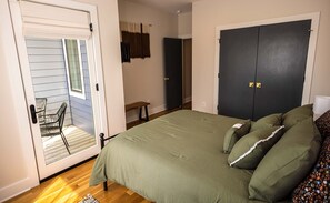 3 bedrooms, desk, iron/ironing board, travel crib