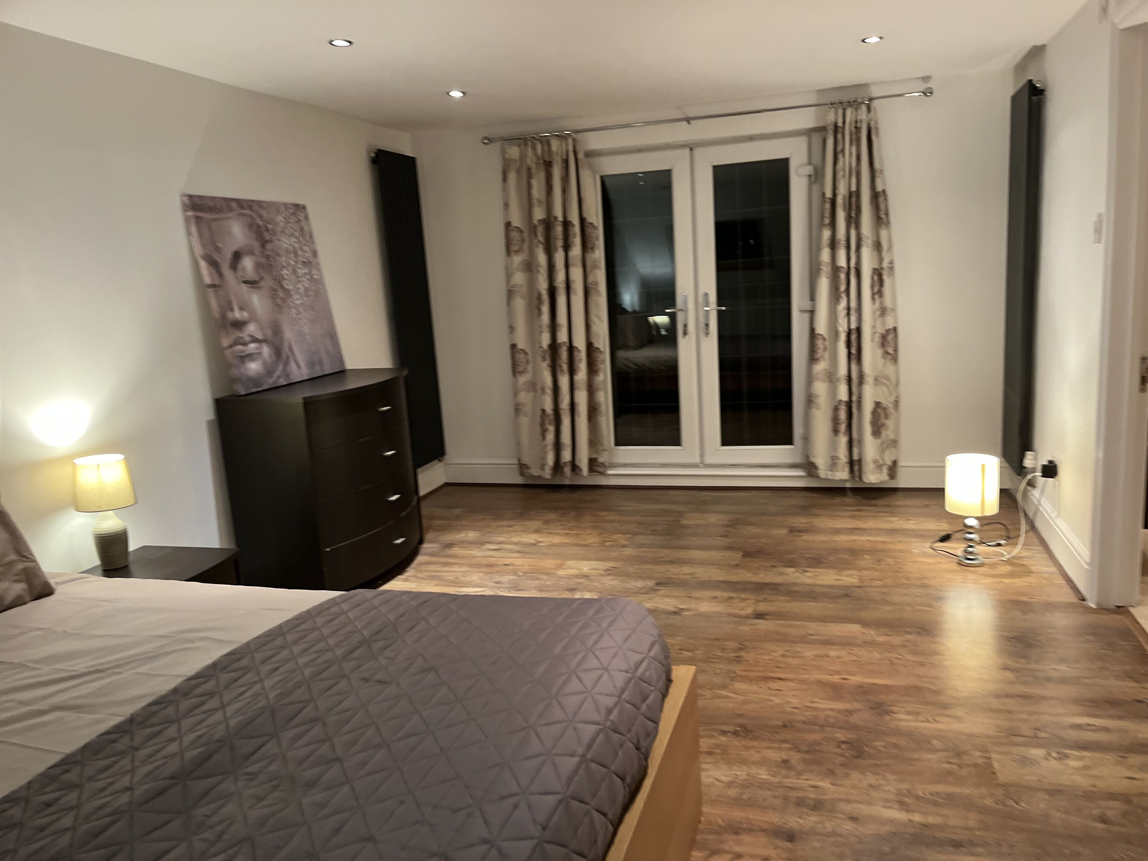 5 slaapkamers, een strijkplank/strijkijzer, gratis wifi, beddengoed