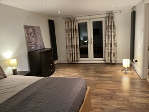 5 soverom, strykejern/-brett, wi-fi (inkludert) og sengetøy