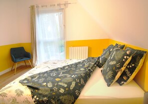 2 bedrooms, desk, soundproofing, iron/ironing board - CosyBNB Jaune independent apartment, wifi, breakfast parking (Ittenheim)