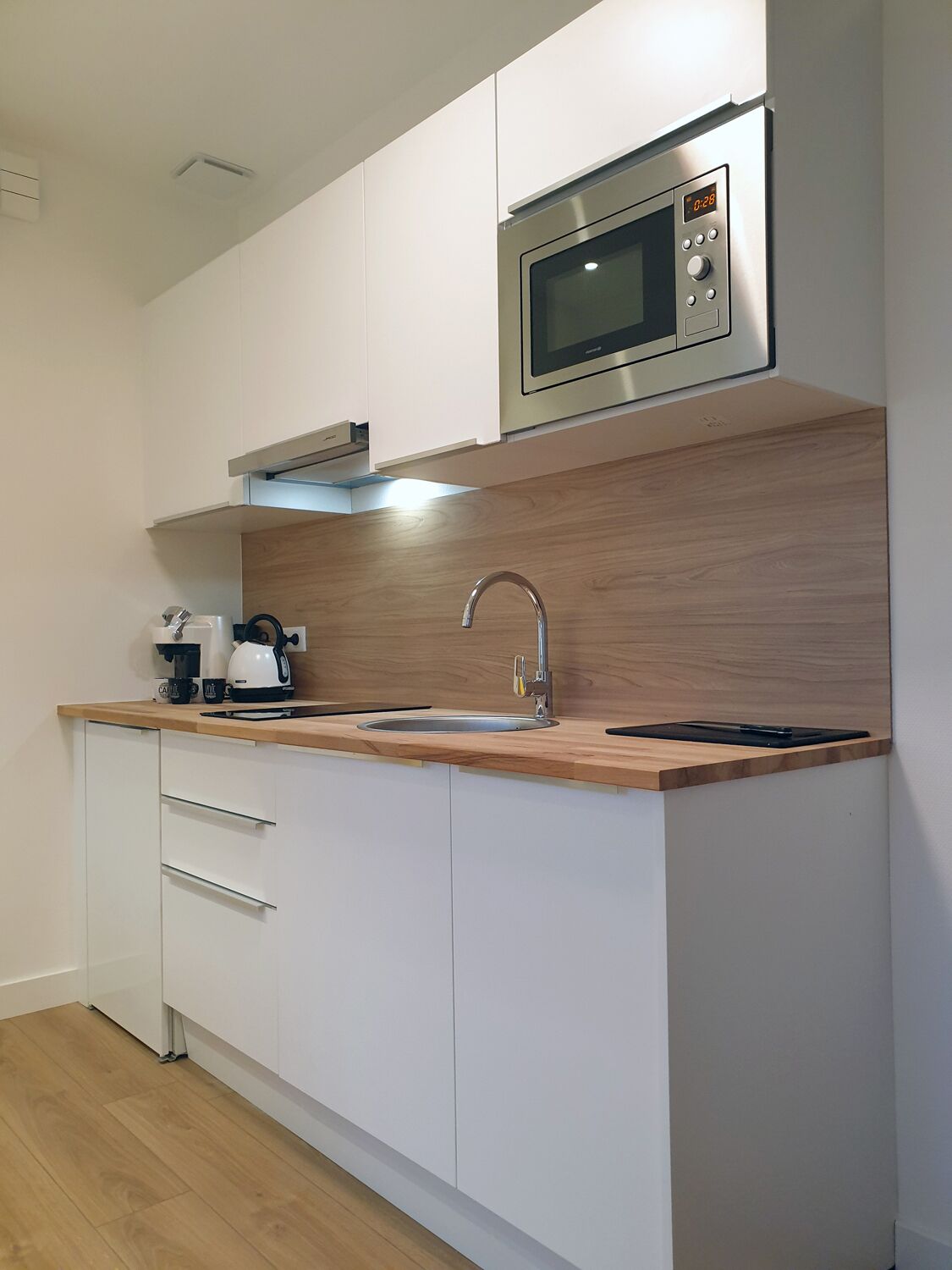 Fridge, microwave, stovetop, dishwasher