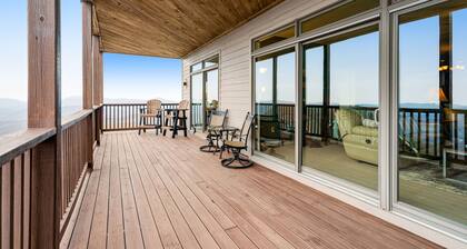 Amazing ski-in/ski-out condo with epic mountain vistas, fireplace, AC, & WiFi