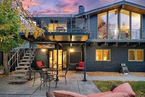 Outdoor dining - Mid-Century Modern in Spokane Valley (Spokane Valley)
