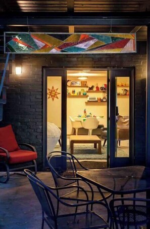 Outdoor dining - Mid-Century Modern in Spokane Valley (Spokane Valley)