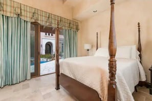 15 habitaciones, escritorio y tabla de planchar con plancha 