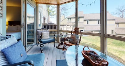 Lake-view townhome at Samoset with pools, beach, WiFi, & AC