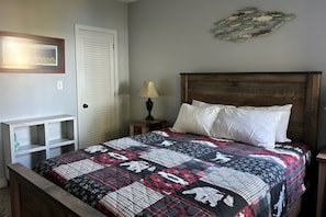 2 habitaciones, tabla de planchar con plancha y acceso a internet 