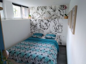 1 chambre, lit parapluie, Wi-Fi, draps fournis