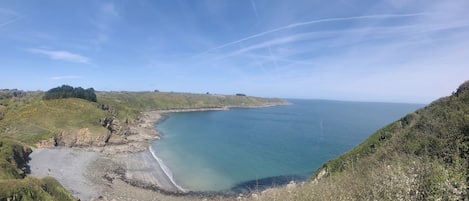 Plage à proximité, chaises longues