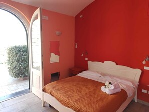 3 Schlafzimmer, Schreibtisch, Bügeleisen/Bügelbrett, Reisekinderbett