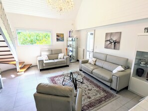 TV connectée, lecteur de DVD, livres, imprimantes