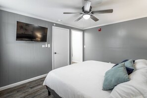 Cozy sleeping arrangements for all. - Suite 203 - Felicity at Rock Spring Resort (Rock Spring)