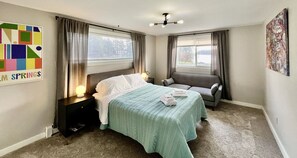 2 habitaciones, tabla de planchar con plancha y cuna de viaje