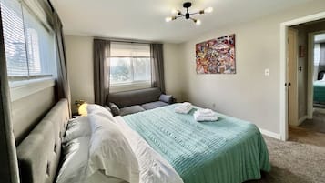 2 habitaciones, tabla de planchar con plancha y cuna de viaje