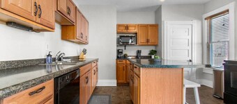 Newly Updated! 2 Min to Downtown Appleton! 4BD/2BA