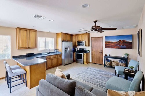 Paradise Palace-Heated Pool/Spa-Guest House & More