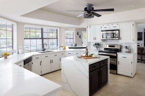 Fridge, microwave, oven, stovetop - Paradise Palace-Heated Pool/Spa-Guest House & More (Scottsdale)