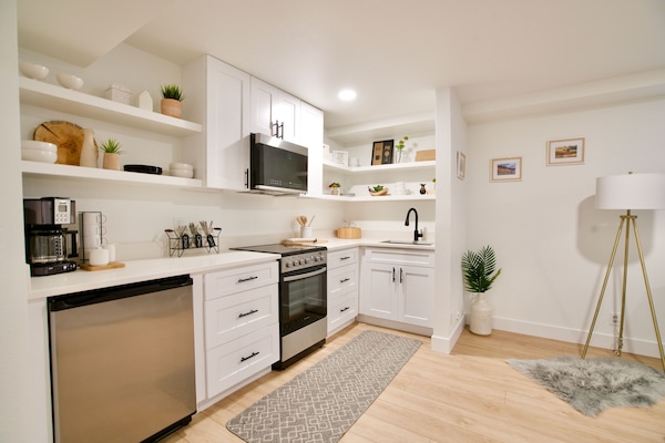 Køleskab, mikrobølgeovn, ovn, kogeplade