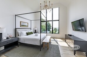 8 bedrooms, free WiFi, bed sheets