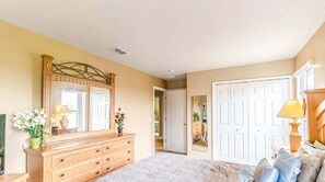 4 bedrooms, iron/ironing board, free WiFi, bed sheets