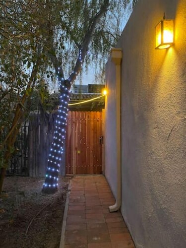 Cozy Casita with Private Courtyard - 1.3 miles to UofA / 3.5 miles to downtown