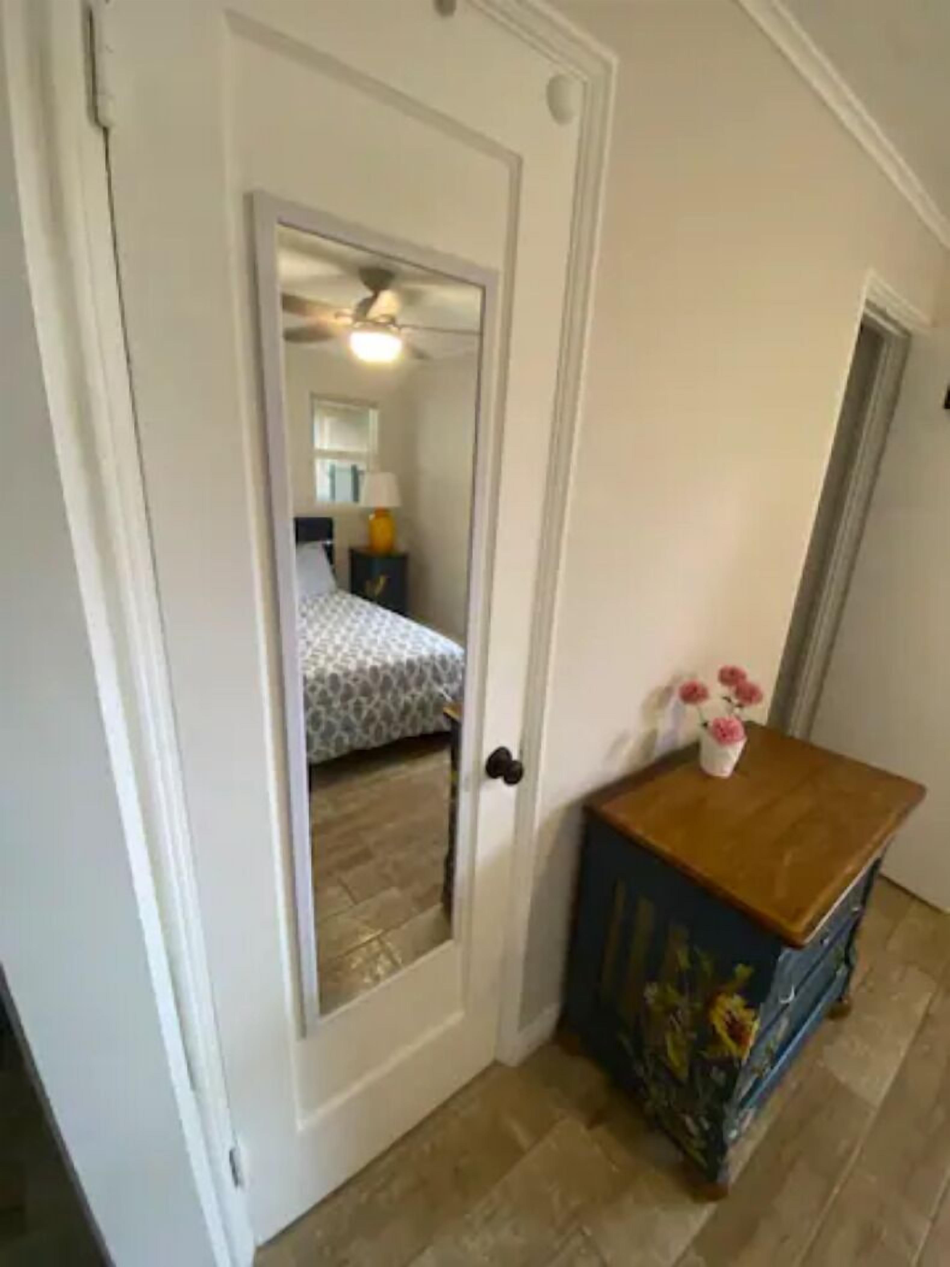 1 habitación, tabla de planchar con plancha, wifi gratis y ropa de cama 