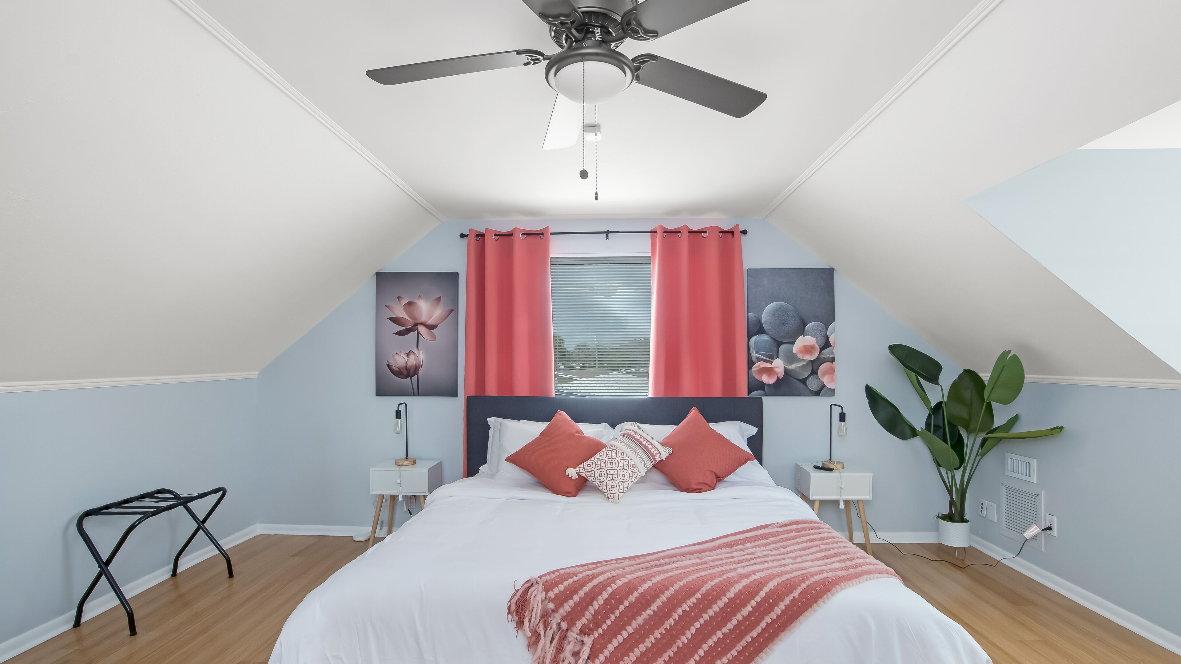 5 chambres, bureau, fer et planche à repasser, lit parapluie