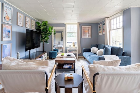 Smart TV. Hidden gem in vibrant downtown Redmond mins/ from Microsoft Marymoor,Woodinville