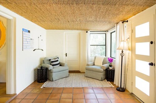 Clean Modern Centrally Located Home - 5 mins to UofA & Downtown