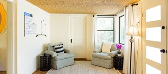 Clean Modern Centrally Located Home - 5 mins to UofA & Downtown