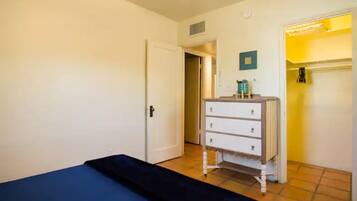 2 Schlafzimmer, Schreibtisch, Bügeleisen/Bügelbrett, kostenloses WLAN