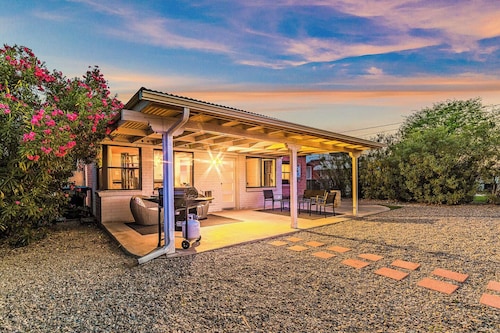Entire Home, Central Tucson Near UofA Campus and downtown Tucson