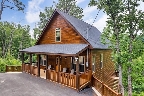 Treetop Luxury Close to it All! Fun for All Ages. Dog Friendly - Timber Ridge