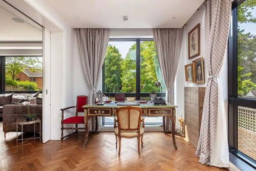 Highgate - Luxury 4-Bedroom Spacious House with Indoor Pool