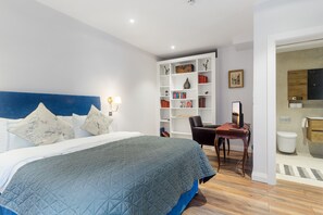 4 bedrooms, desk, iron/ironing board, free WiFi