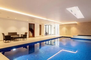 Indoor pool - Highgate - Luxury 4-Bedroom Spacious House with Indoor Pool (London)