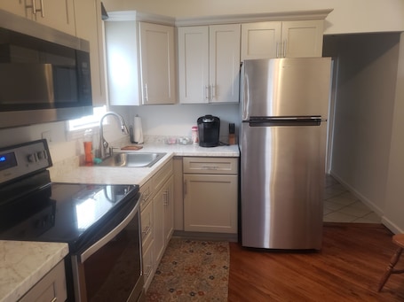 Private kitchen. Cozy Village Flat Nestled in the heart of Medina
