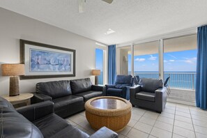 テレビ、卓球台