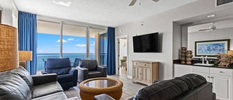 Fernseher, Tischtennisplatte