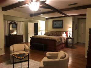 3 soverom, skrivebord, strykejern/-brett og wi-fi (inkludert)